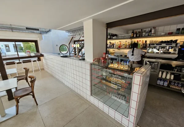 diseño de barra de bar para bar Puput en Mallorca